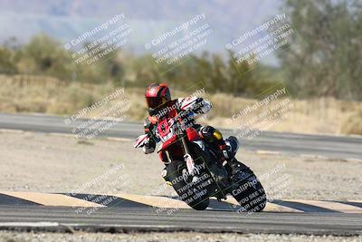 media/Dec-01-2025-Moto Forza (Mon) [[2daa91e15f]]/3-Beginner Group/Session 3 (Turn 3)/